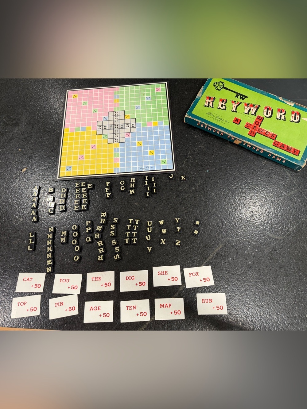 Vintage 1953 Parker Brother's Inc. Keyword A Cross Word Game - Picture 7 of 10